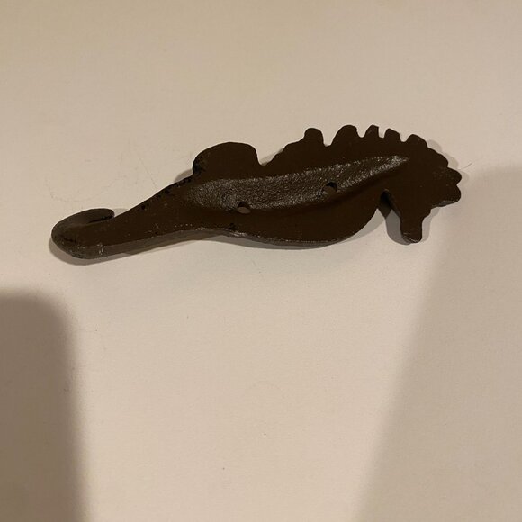 Cast Iron Seahorse Wall Hook 5.5โ Nautical Coastal Decor Hanger - Picture 2 of 6